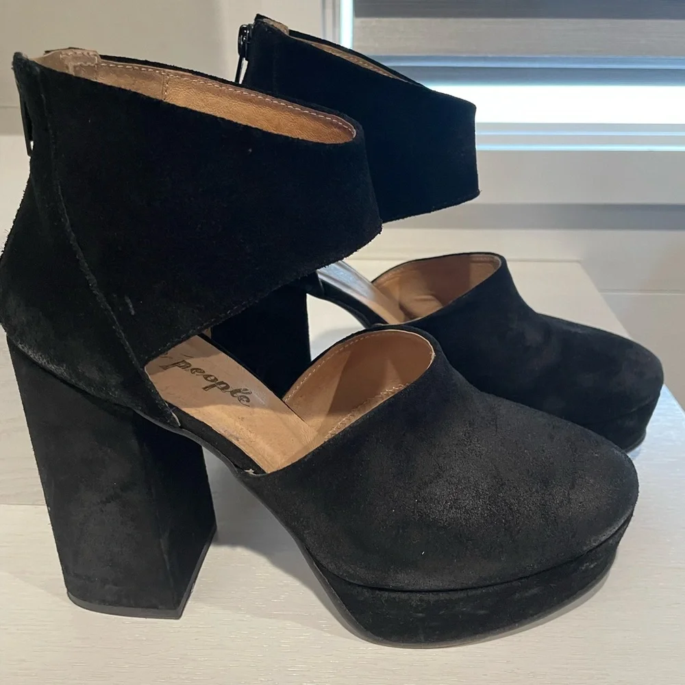 Free people Brushed suede black platform sz 39